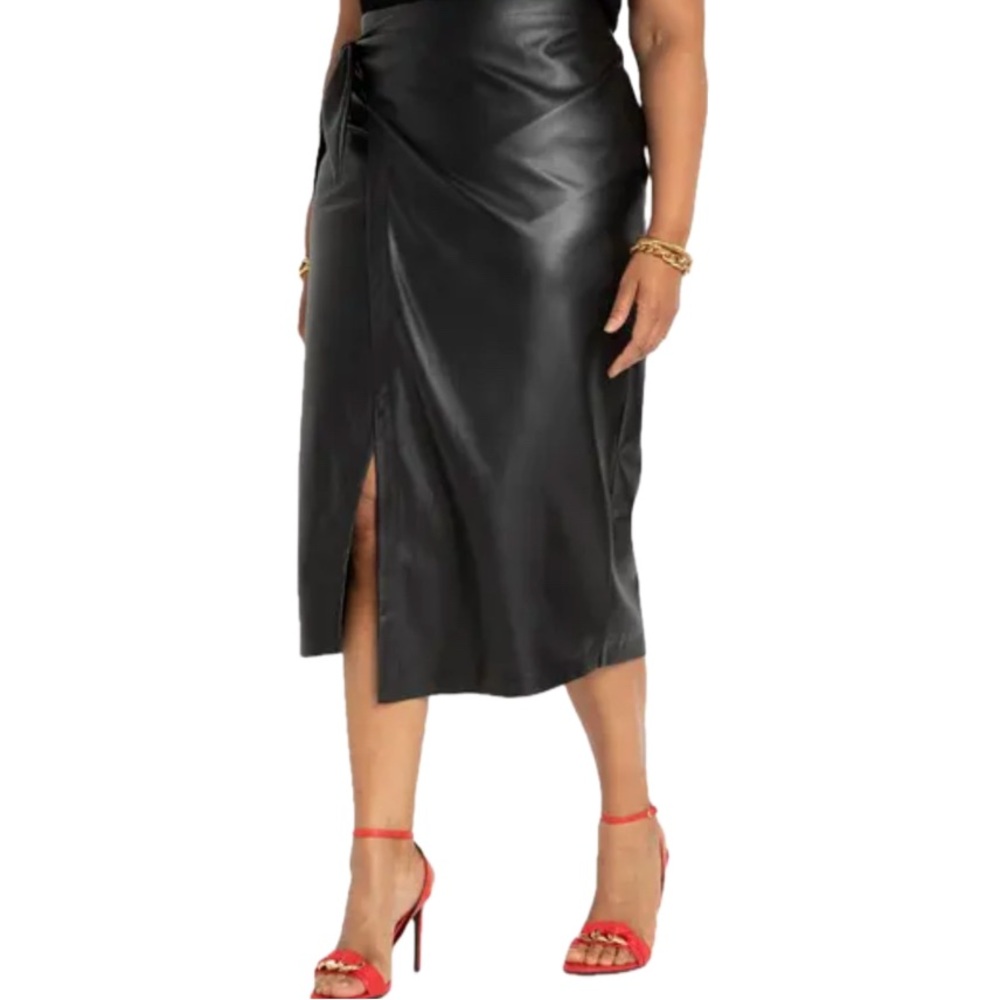 Eloquii, NWT Faux leather Black Wrap Skirt with stretch, Size 18 - Picture 2 of 12